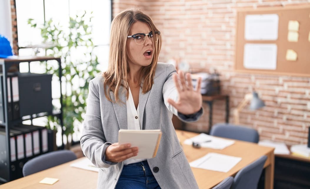 職場黃腔、過年長輩尬聊怎麼回？5招教你當個「有底氣」狠人