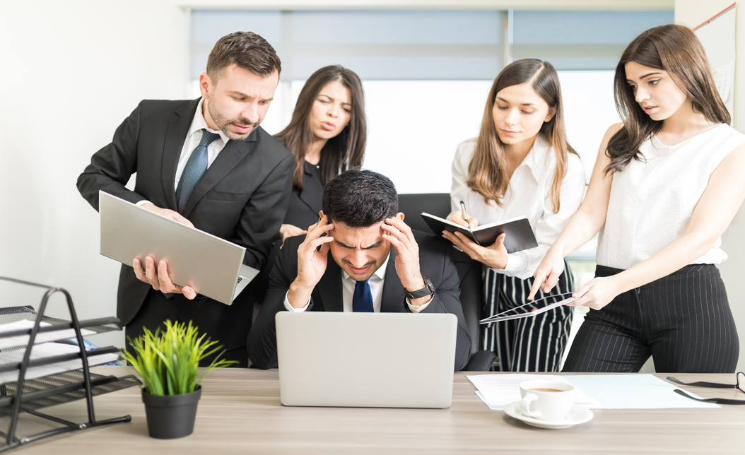 擺脫職場 PUA!12 種話術手法,別再被操控!