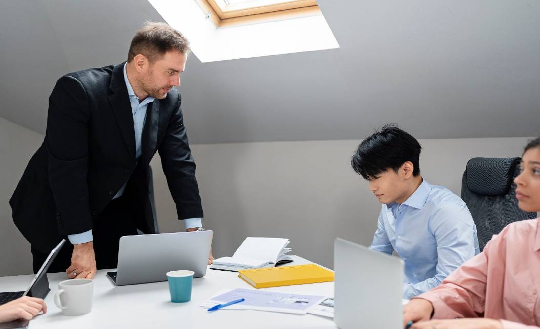 看到主管就覺得壓力山大,八個撇步教你如何冷靜應對?