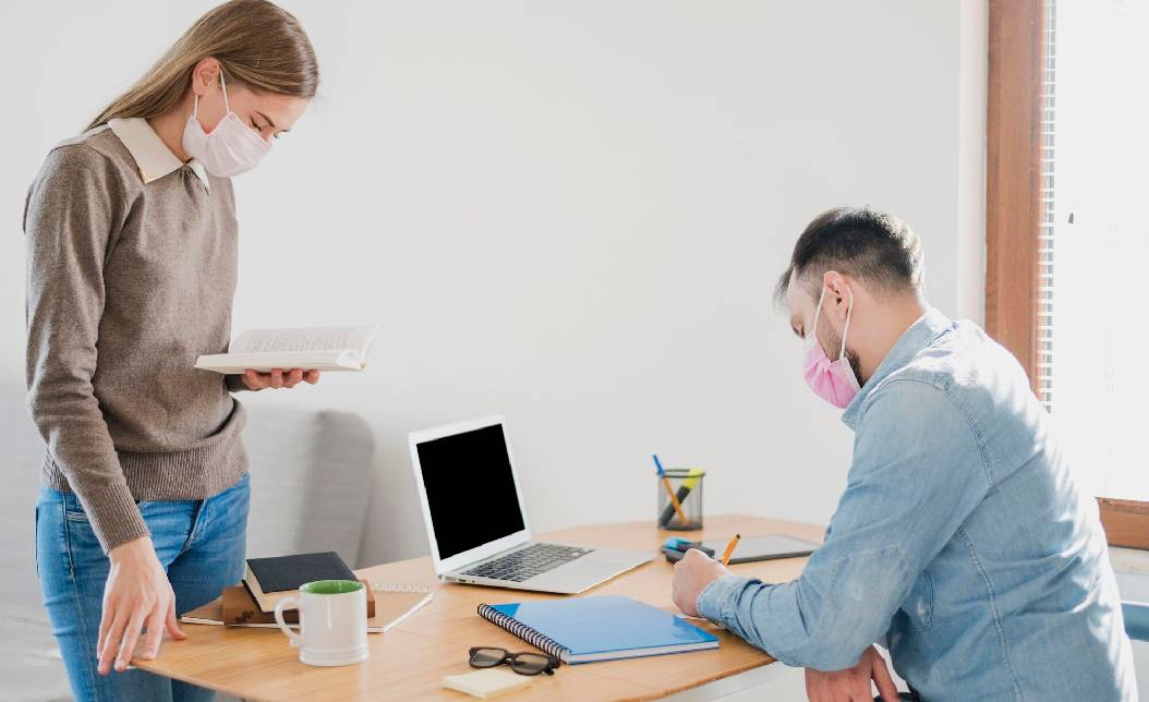 職場裡最讓人內耗的，是事情本身，還是那些說不出口的感受？